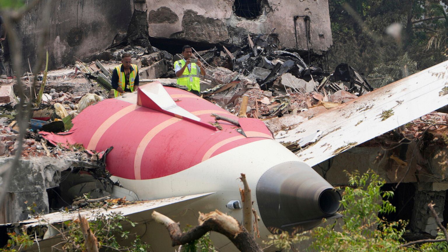 Catastrophe d’Air India : une coupure de carburant déclenche un drame meurtrier