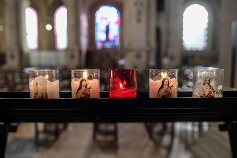 Églises du nord de la France : des vols en série alimentent l’effondrement économique et social