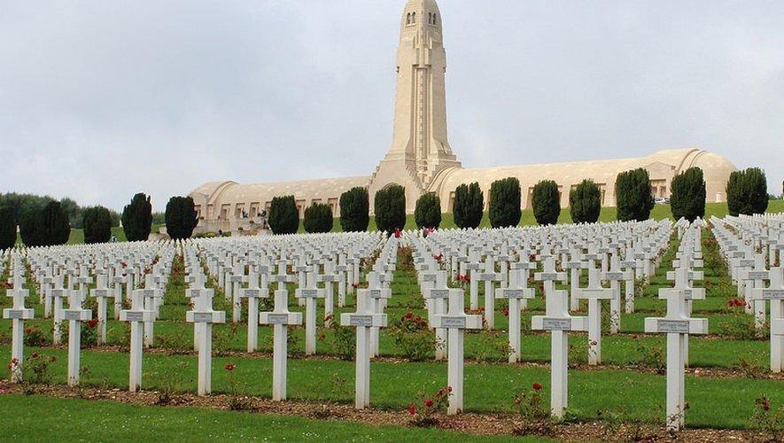 Scandale à Argenteuil : une plaque funéraire d’un Poilu de Verdun vendue à 20 euros par des vendeurs sans scrupules